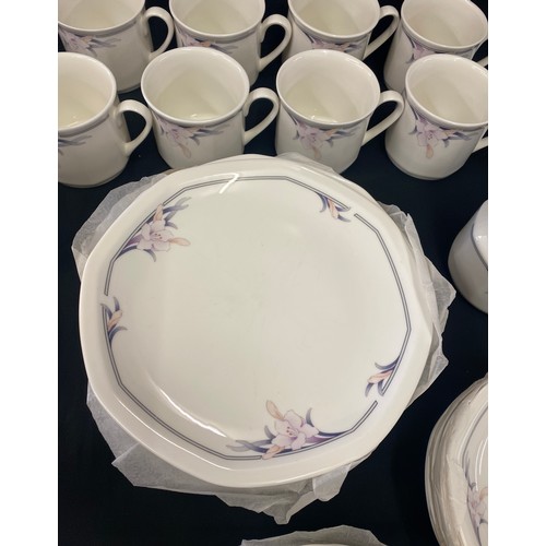 386 - Part Royal Doulton nimbus dinner and tea set