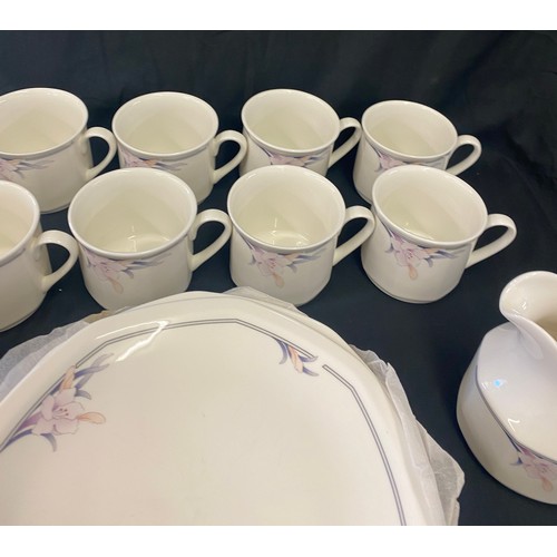 386 - Part Royal Doulton nimbus dinner and tea set