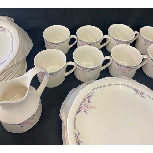 386 - Part Royal Doulton nimbus dinner and tea set