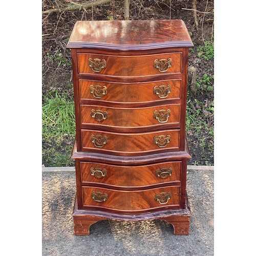 634 - Six drawer mahogany chest, measures approx 30 inches tall by 16 inches wide by 13 inches depth