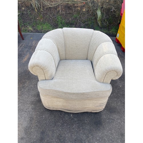 621 - Vintage upholstered lounge chair