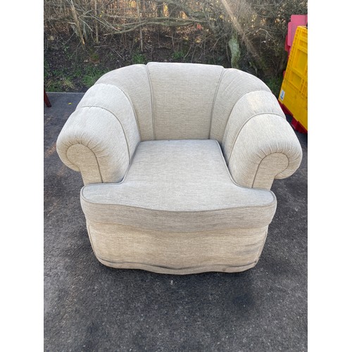 621 - Vintage upholstered lounge chair