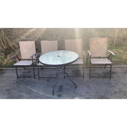 100K - Metal and glass table and 4 garden set