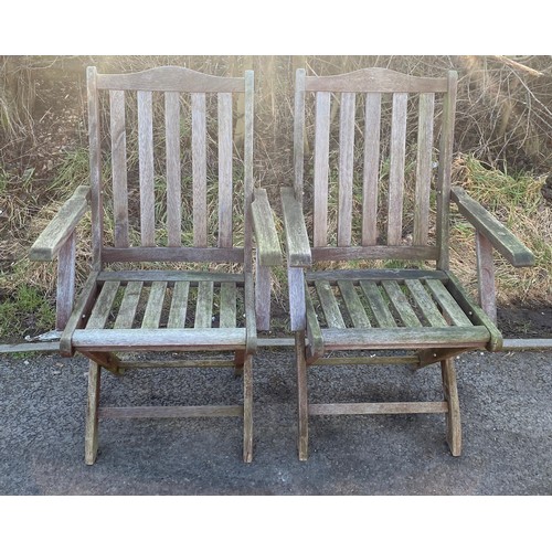 100G - Pair of vintage wooden outdoor folding chairs