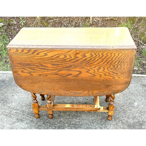 612 - Oak barley twist gate leg table measures approx 36 inches wide 17 inches depth 30 inches tall