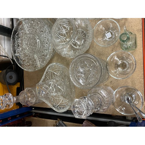 356 - Large selection of assorted glassware includes