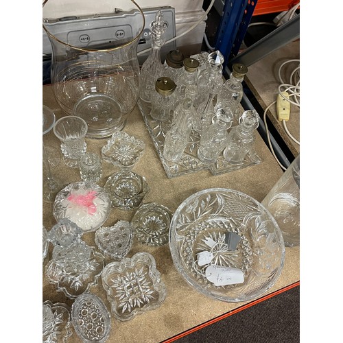 356 - Large selection of assorted glassware includes