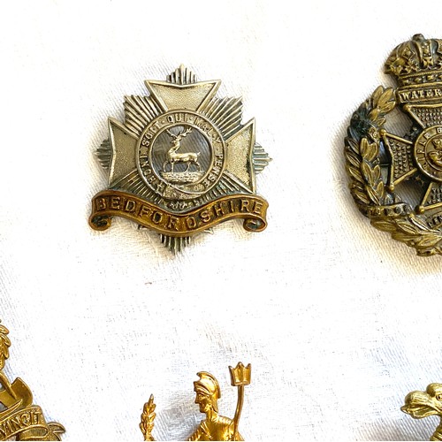 464 - Selection 12 military cap badges