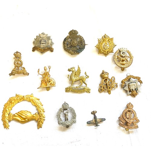 464 - Selection 12 military cap badges