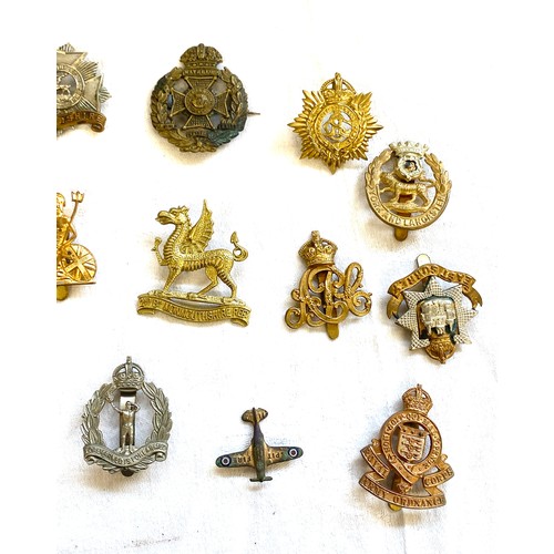 464 - Selection 12 military cap badges