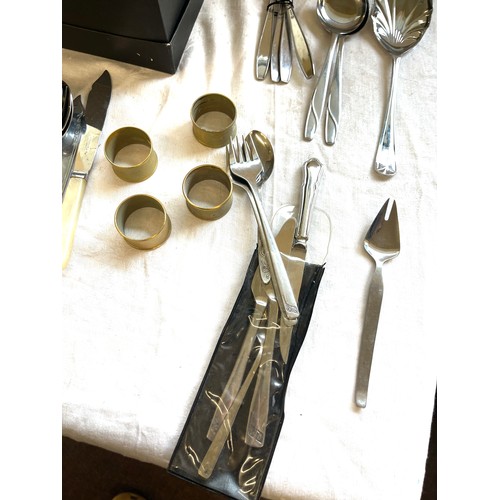 66 - Selection of assorted cutlery etc