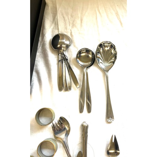 66 - Selection of assorted cutlery etc