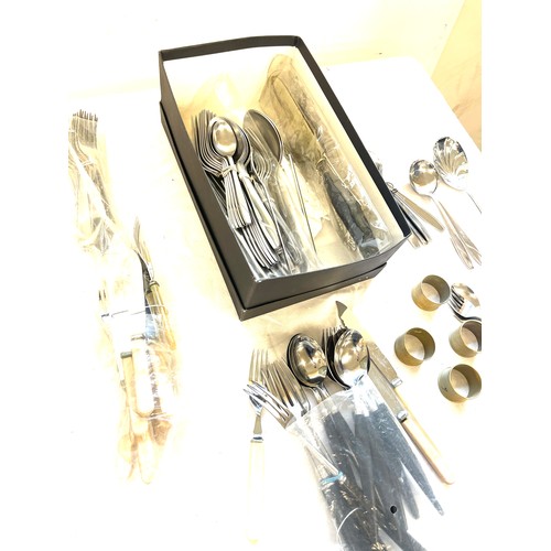 66 - Selection of assorted cutlery etc