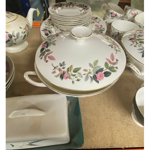 326 - Selection of Wedgwood hathaway rose, Royal Albert night and day part dinner and tea services