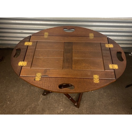 603 - Hardwood butlers tray with brass hinged sides on a separate crossed framed base, approximately measu... 