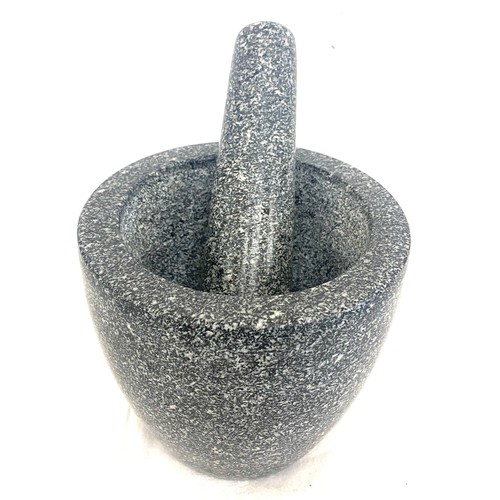 100 - Pestle and mortar, approximate height: 5 inches