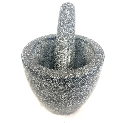 100 - Pestle and mortar, approximate height: 5 inches