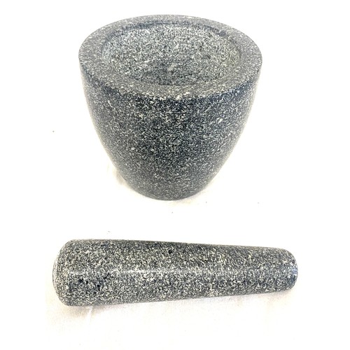 100 - Pestle and mortar, approximate height: 5 inches