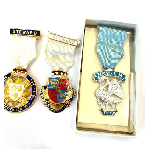 552 - Selection of assorted masonic jewels includes two silver, Royal Masonic Institution for girls R.M.I.... 