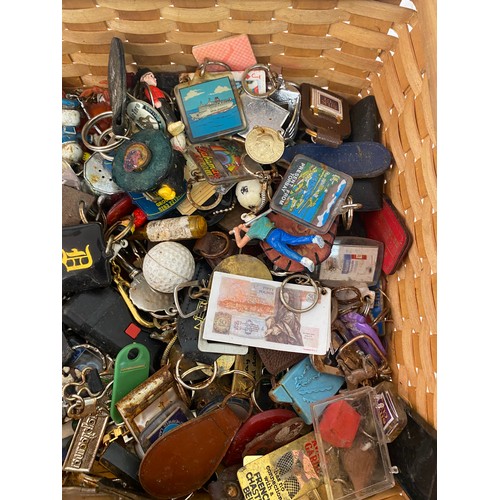 292 - Selection vintage arcade keyrings