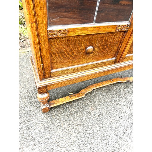 580 - 2 door oak glazed bookcase, good overall condition with 2 keys Height 45.5 inches, Width 41 inches, ... 