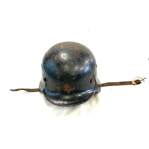 114 - WW2 Military ET64 helmet