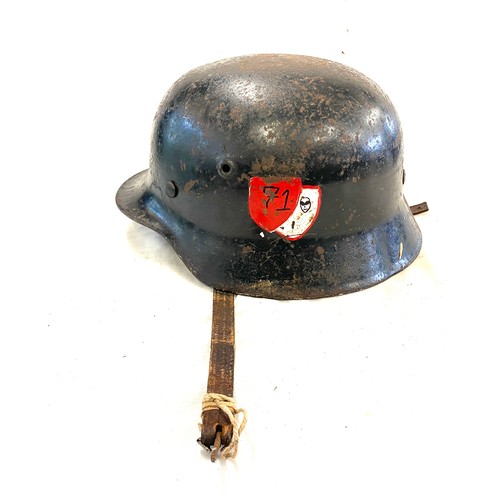 114 - WW2 Military ET64 helmet