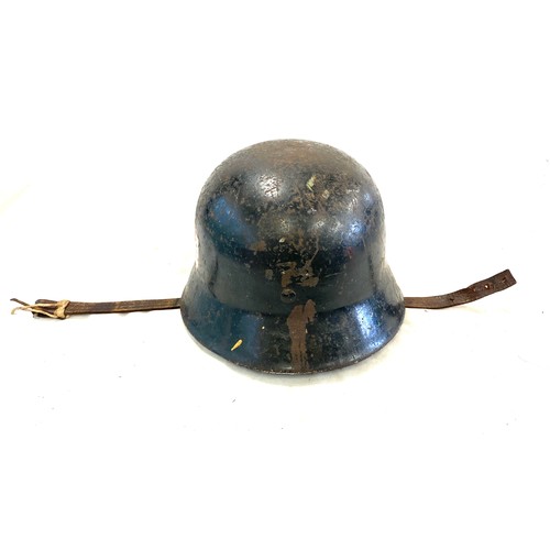 114 - WW2 Military ET64 helmet