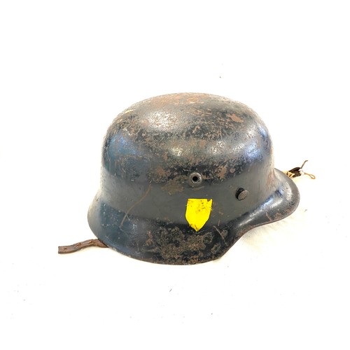 114 - WW2 Military ET64 helmet