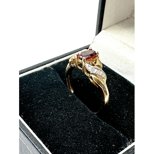 96 - 9ct gold garnet & diamond ring weight 1.8g