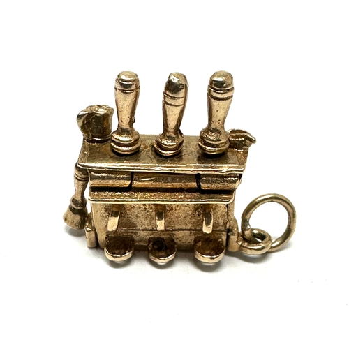 108 - Vintage 9ct gold beer tap charm moving taps weight 3.3g