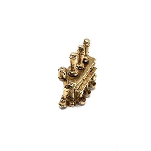 108 - Vintage 9ct gold beer tap charm moving taps weight 3.3g