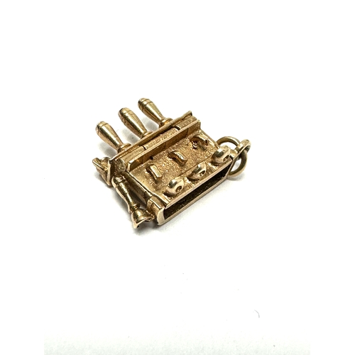 108 - Vintage 9ct gold beer tap charm moving taps weight 3.3g