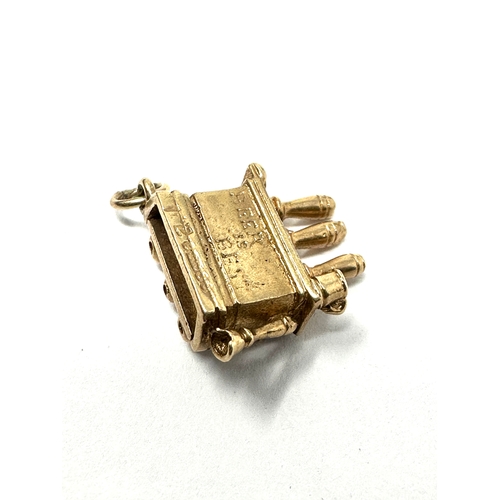 108 - Vintage 9ct gold beer tap charm moving taps weight 3.3g