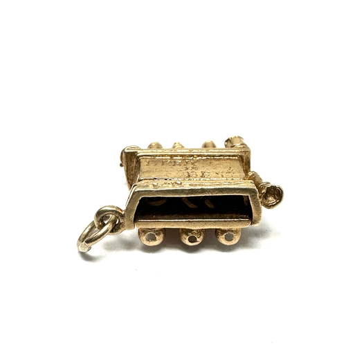 108 - Vintage 9ct gold beer tap charm moving taps weight 3.3g