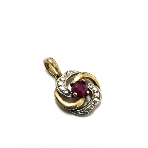 115 - Small 9ct gold ruby pendant weight 0.8g