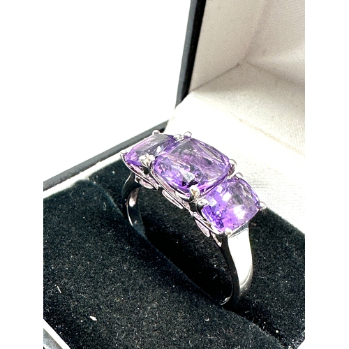 120 - 9ct white gold amethyst ring weight 3.4g