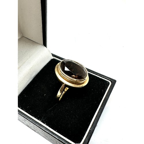 147 - 9ct gold oval cut smoky quartz ring (4.4g)