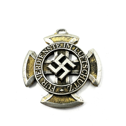 48 - Rare ww2 German 1st class Luftschutz medal