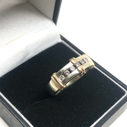 189 - 9ct yellow & white gold diamond ring (5g)