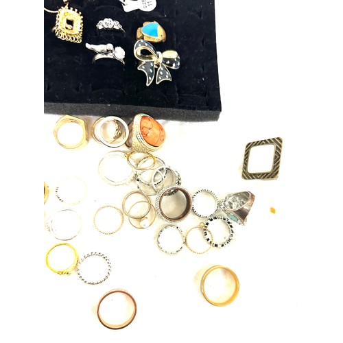 462 - Large selection of vintage and later rings