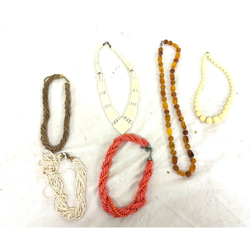 493 - Selection of assorted ladies necklaces