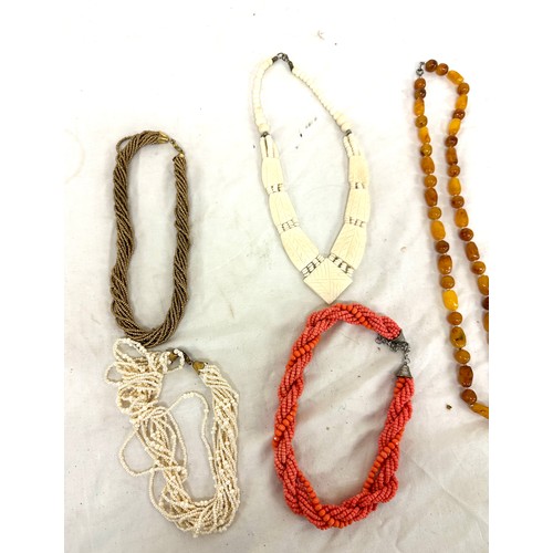 493 - Selection of assorted ladies necklaces