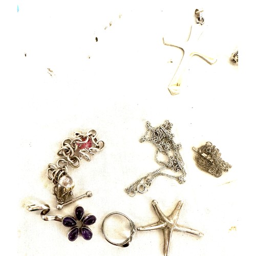 466 - Selection of assorted silver jewellery includes Cross, bracelet, rings etc