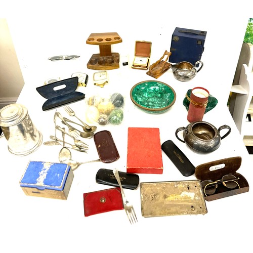 58 - Box of vintage miscellaneous items to include brownie camera, marble eggs, Malachite dishes etc