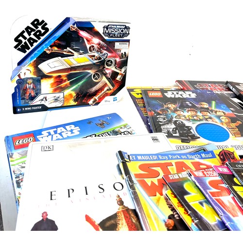 157 - Selection of Star wars memorabilia includes magazines etc