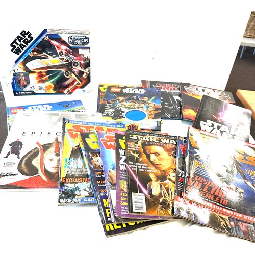 157 - Selection of Star wars memorabilia includes magazines etc