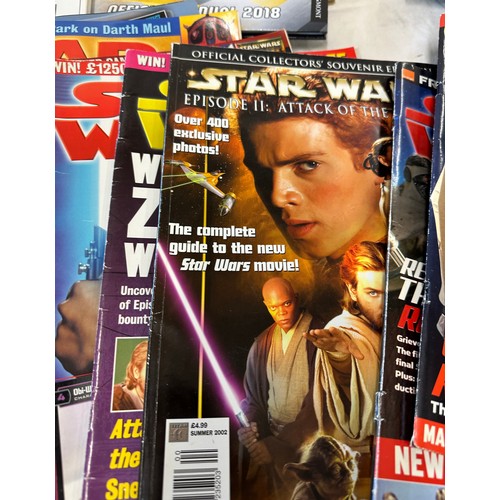 157 - Selection of Star wars memorabilia includes magazines etc