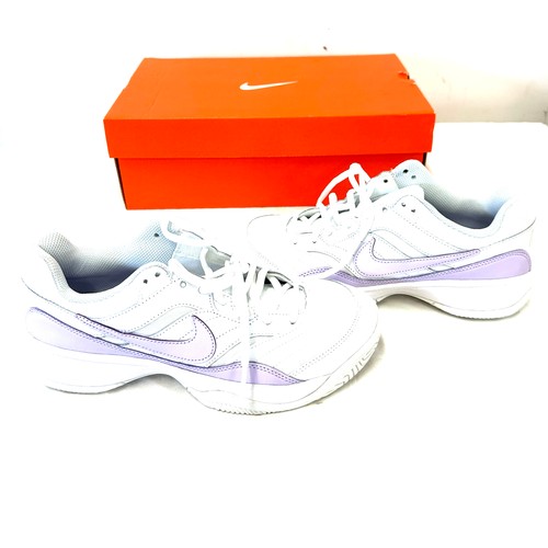 142 - Pair of new boxed ladies Nike trainers size 5