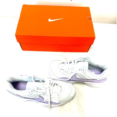 142 - Pair of new boxed ladies Nike trainers size 5